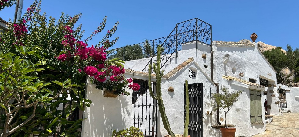 0 Tarifarealestate V-SCA-country house-pool-facade 2