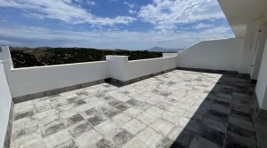 Ático de 3 dormitorios, con piscina comunitaria, plaza de garaje y terrazas con preciosas vistas del estrecho REF:V-TER