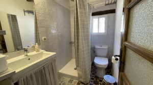19 tarifarealestate A-TOR-La Peña-cozy-countryhouse-bathroom