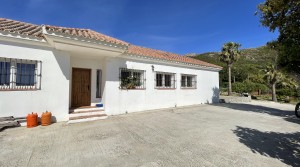1Tarifarealestate-Villa-Cuarton-straits-views-V-TPC-entrance-facade