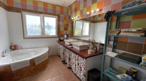 21Tarifarealestate-Villa-Cuarton-straits-views-V-TPC-bathroom2