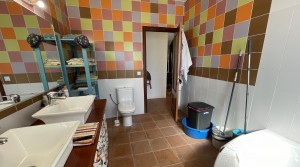 22Tarifarealestate-Villa-Cuarton-straits-views-V-TPC-bathroom2