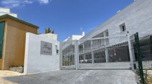 31tarifarealestate-V-TER-terrace-seaviews-entrance