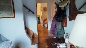 5Tarifarealestate-Duplex-Cuarton-straits-views-V-PCM-salon-stairs