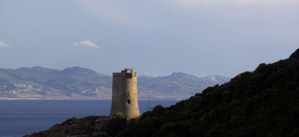 El sendero llamado de "los contrabandistas" de 17km que recorre toda la costa del Estrecho de Gibraltar .Pasa por la torre de Guadalmesi que guardaba antiguamente el Estrecho .
