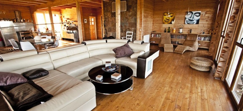 arifarealestate V-CPJ Chalet-Cuartòn-straits-views-house-livingroom.