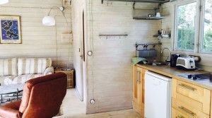 casa-madera-jardin-piscina-cocina