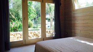 casa-madera-jardin-piscina-habitacion-doble-vistas