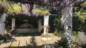 tarifarealestate-V-ERA-property-with-character-Pelayo-entrance-fountain