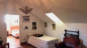 tarifarealestate-V-ERA-property-with-character-Pelayo-ipstairs-livingroom
