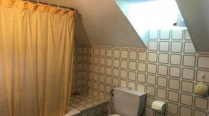 tarifarealestate-V-ERA-property-with-character-Pelayo-upstairs-bathroom